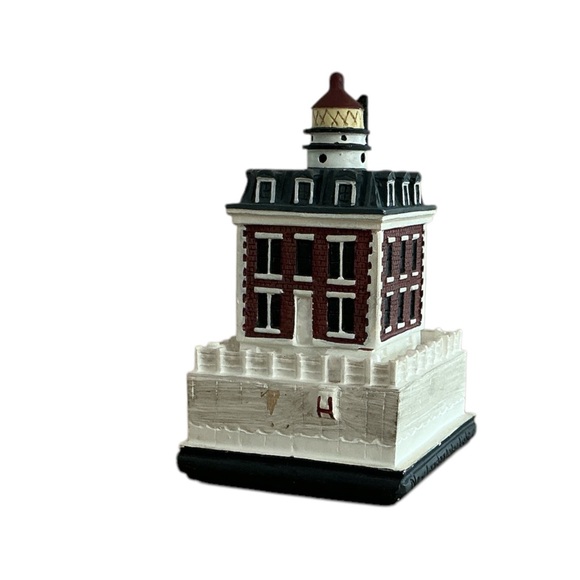 Spoontiques New London Ledge Light Lighthouse Figurine - Picture 4 of 10